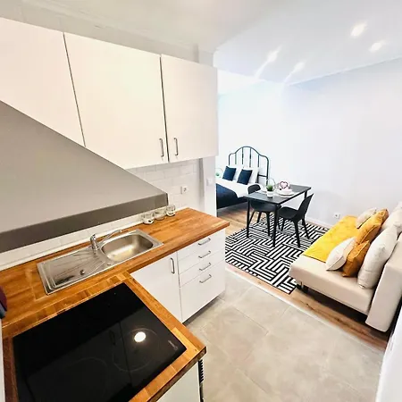 Orange House - Modern Two-bedroom Rc D Apartment *